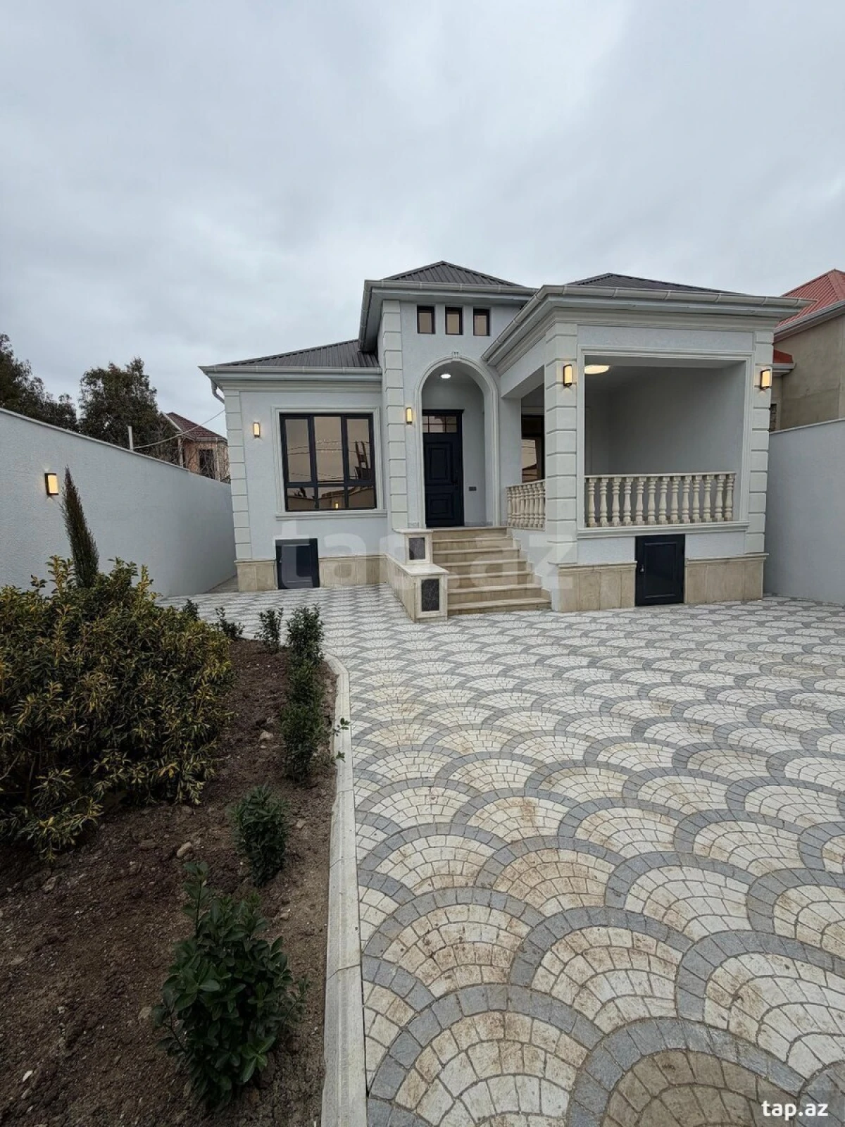 Satılır 4 otaqlı həyət evi