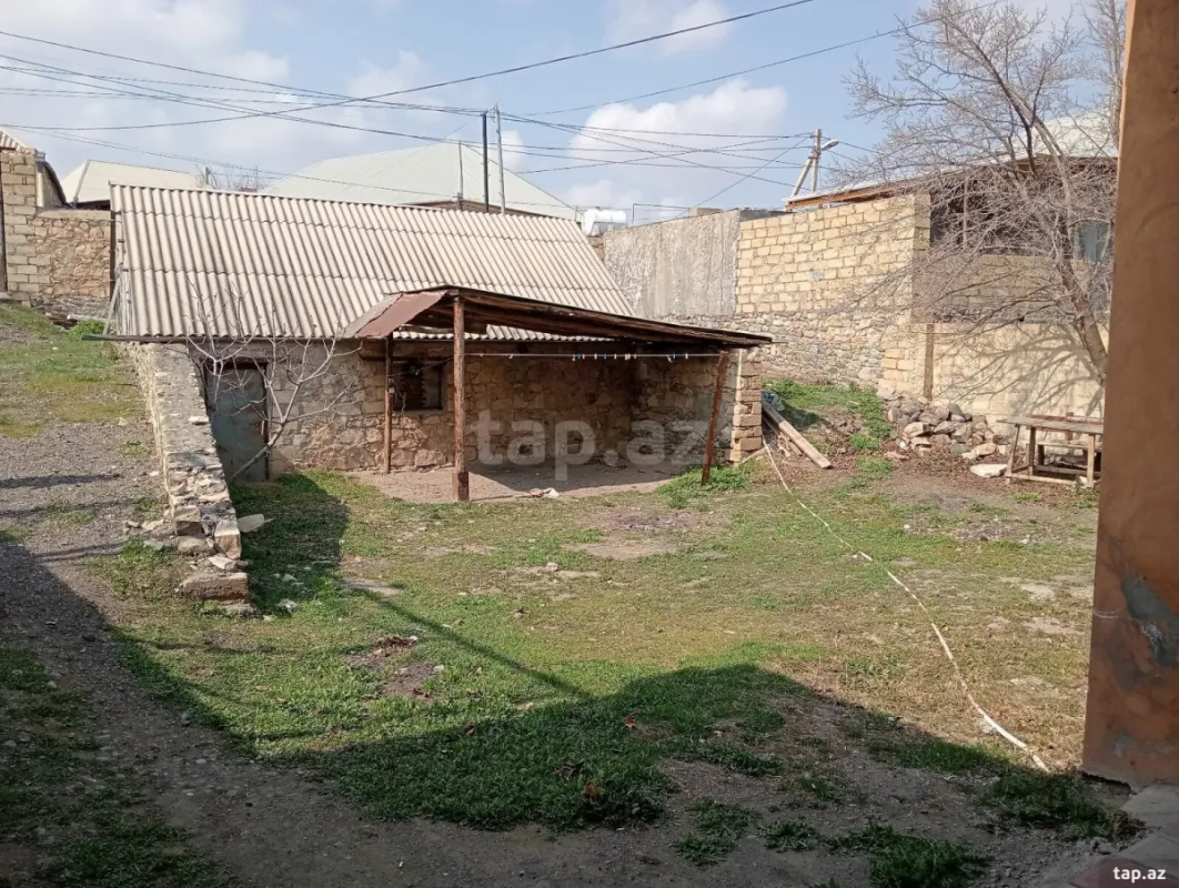 Satılır 3 otaqlı həyət evi