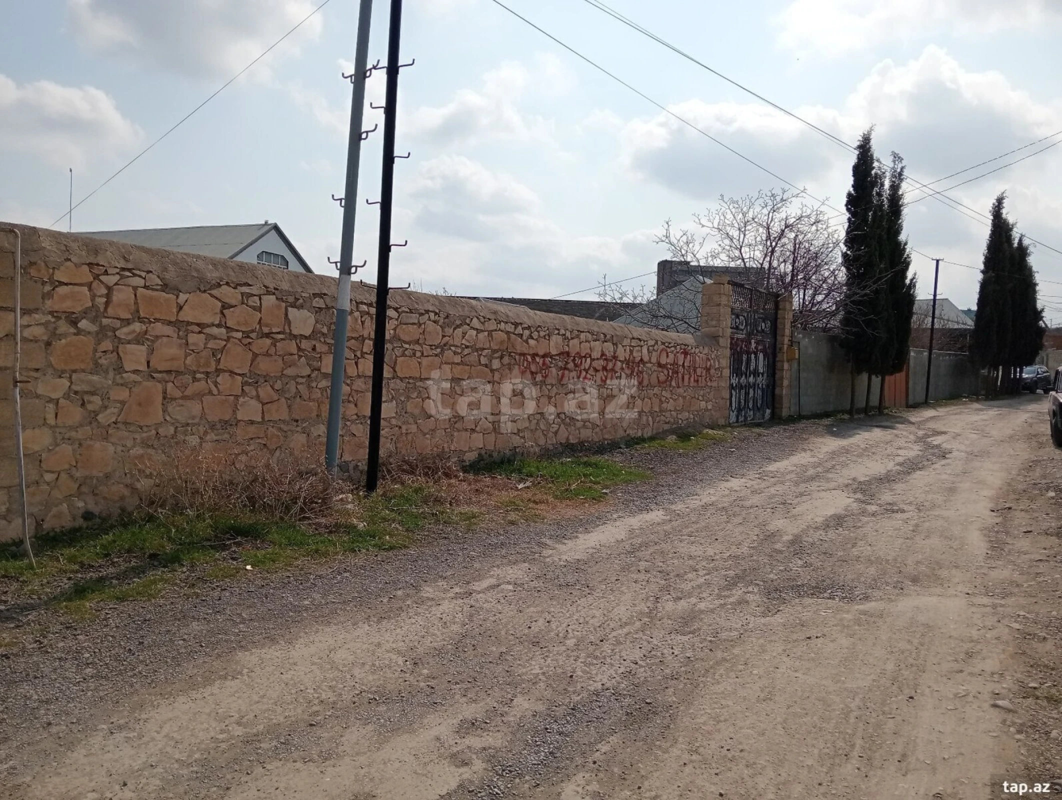 Satılır 3 otaqlı həyət evi