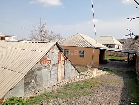 Satılır 3 otaqlı həyət evi