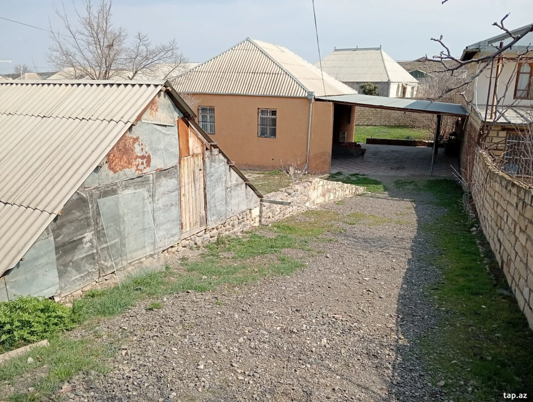 Satılır 3 otaqlı həyət evi