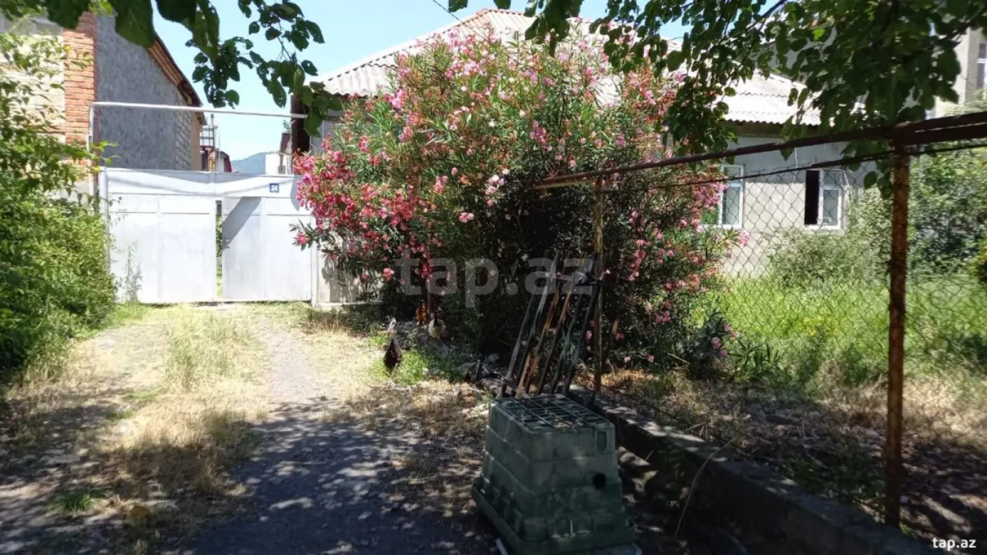 Satılır 4 otaqlı həyət evi