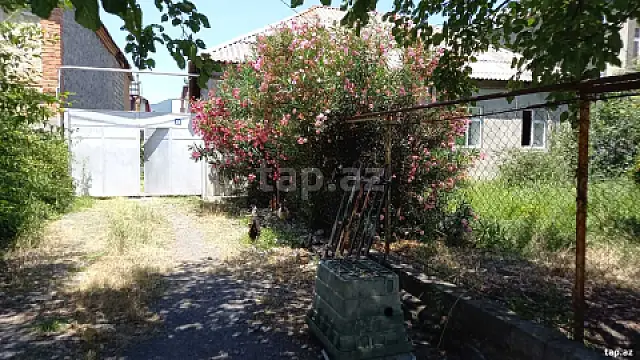 Satılır 4 otaqlı həyət evi