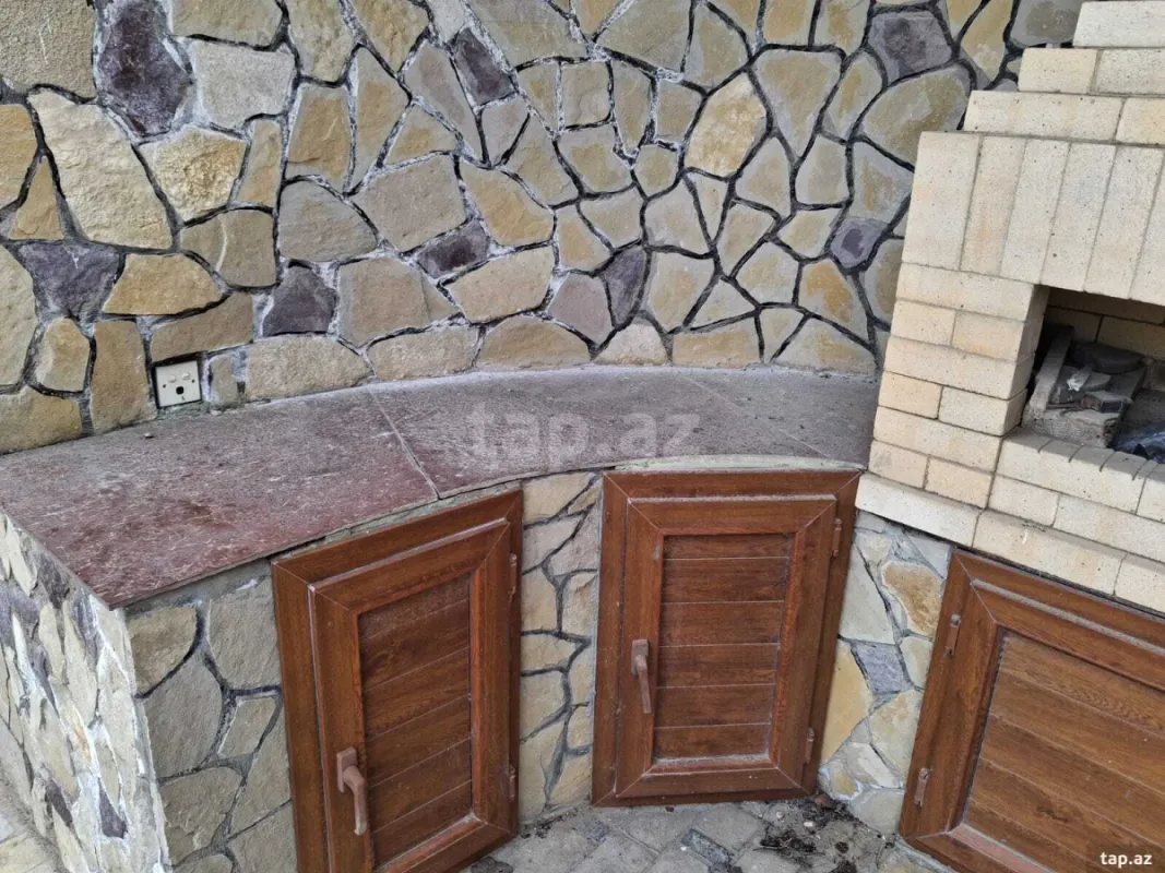 Satılır 5 otaqlı həyət evi