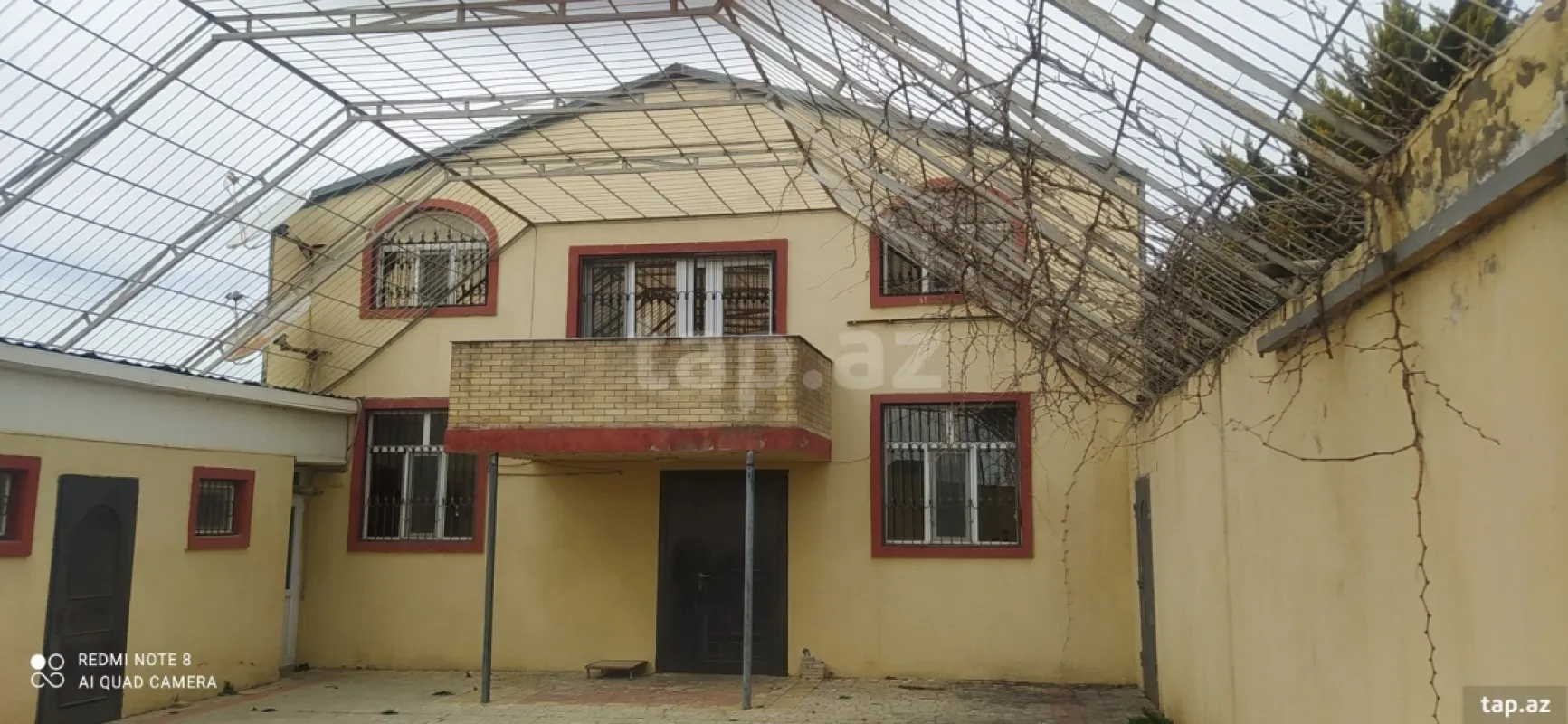 Satılır 5 otaqlı həyət evi