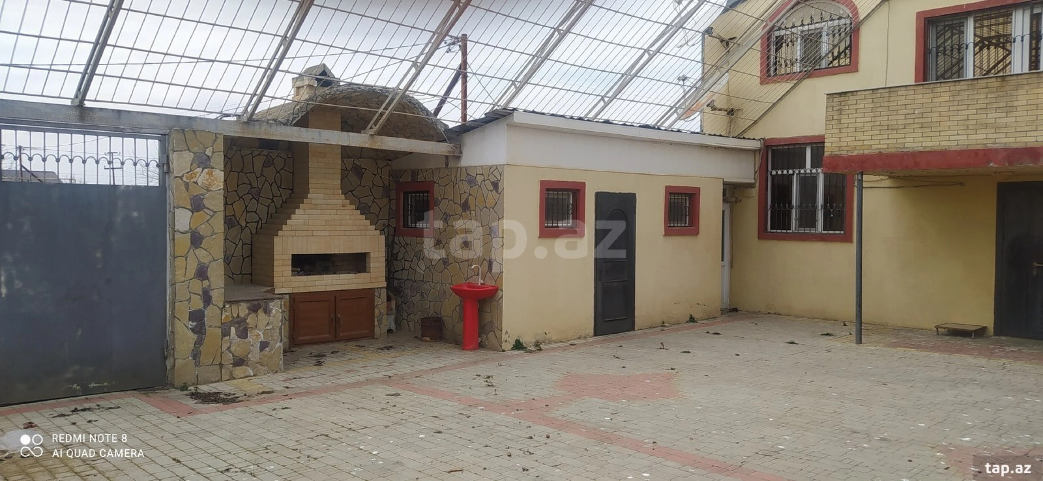 Satılır 5 otaqlı həyət evi