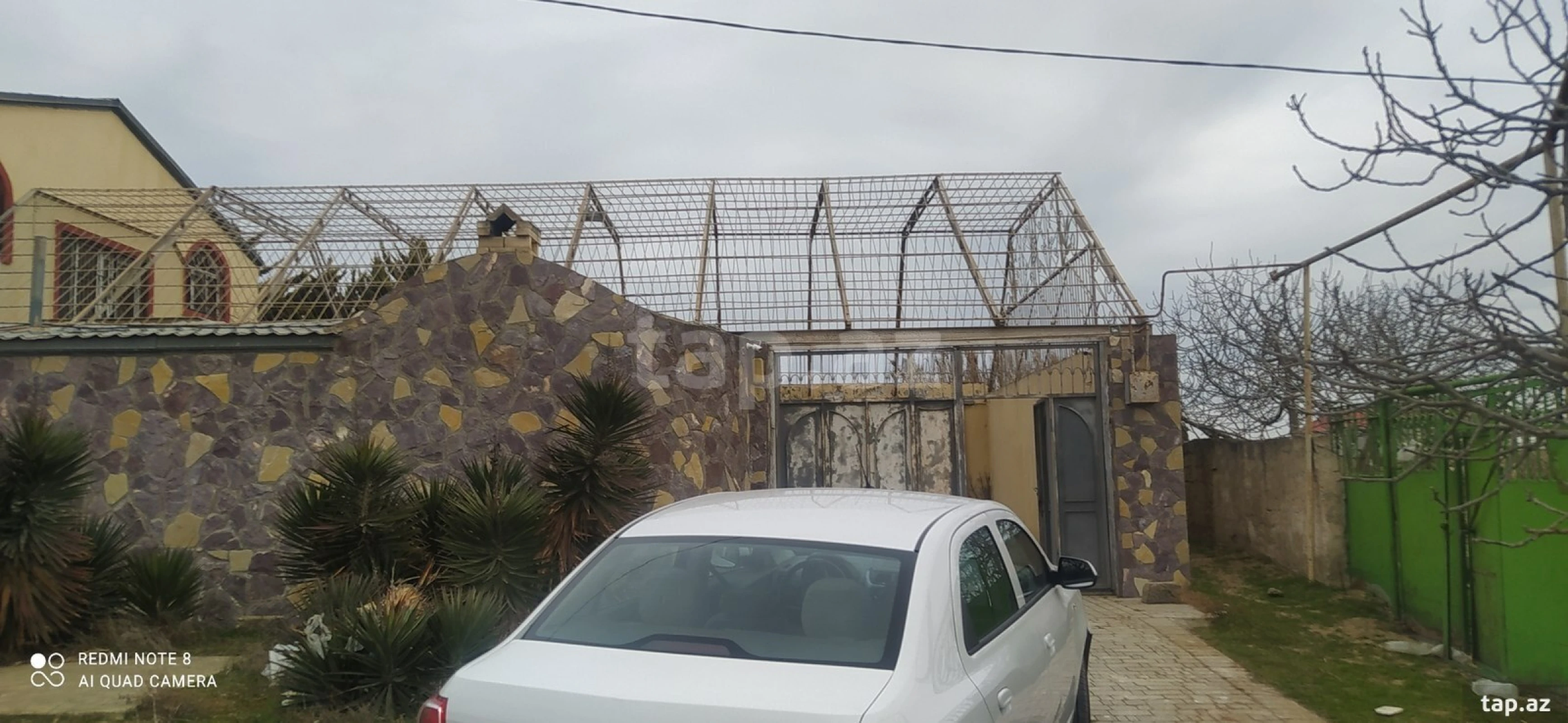 Satılır 5 otaqlı həyət evi