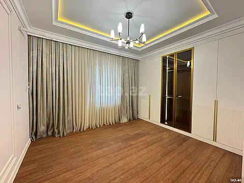 Satılır 4 otaqlı yeni tikili 180 m²