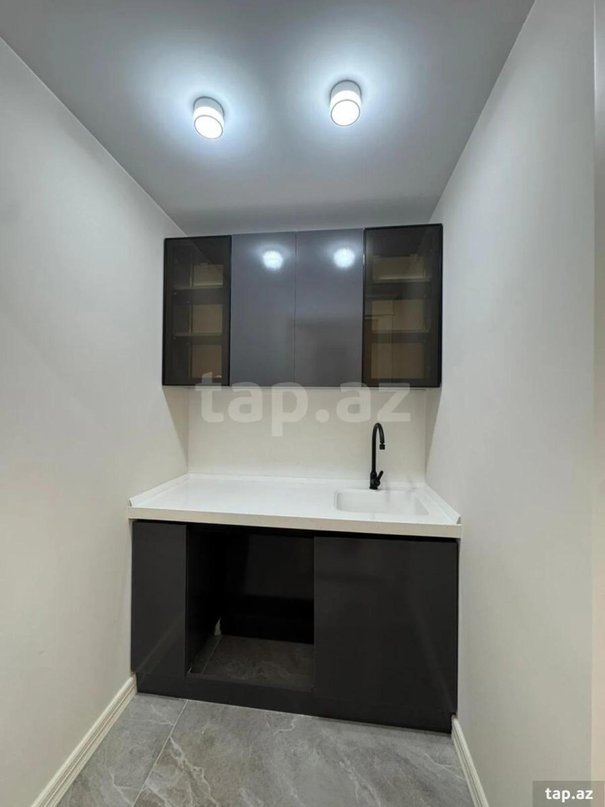 Satılır 4 otaqlı yeni tikili 180 m²