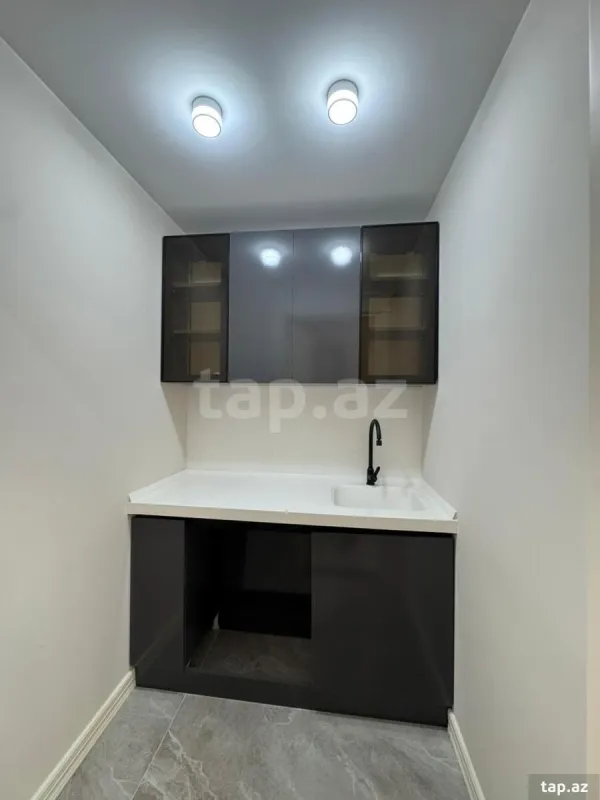 Satılır 4 otaqlı yeni tikili 180 m²