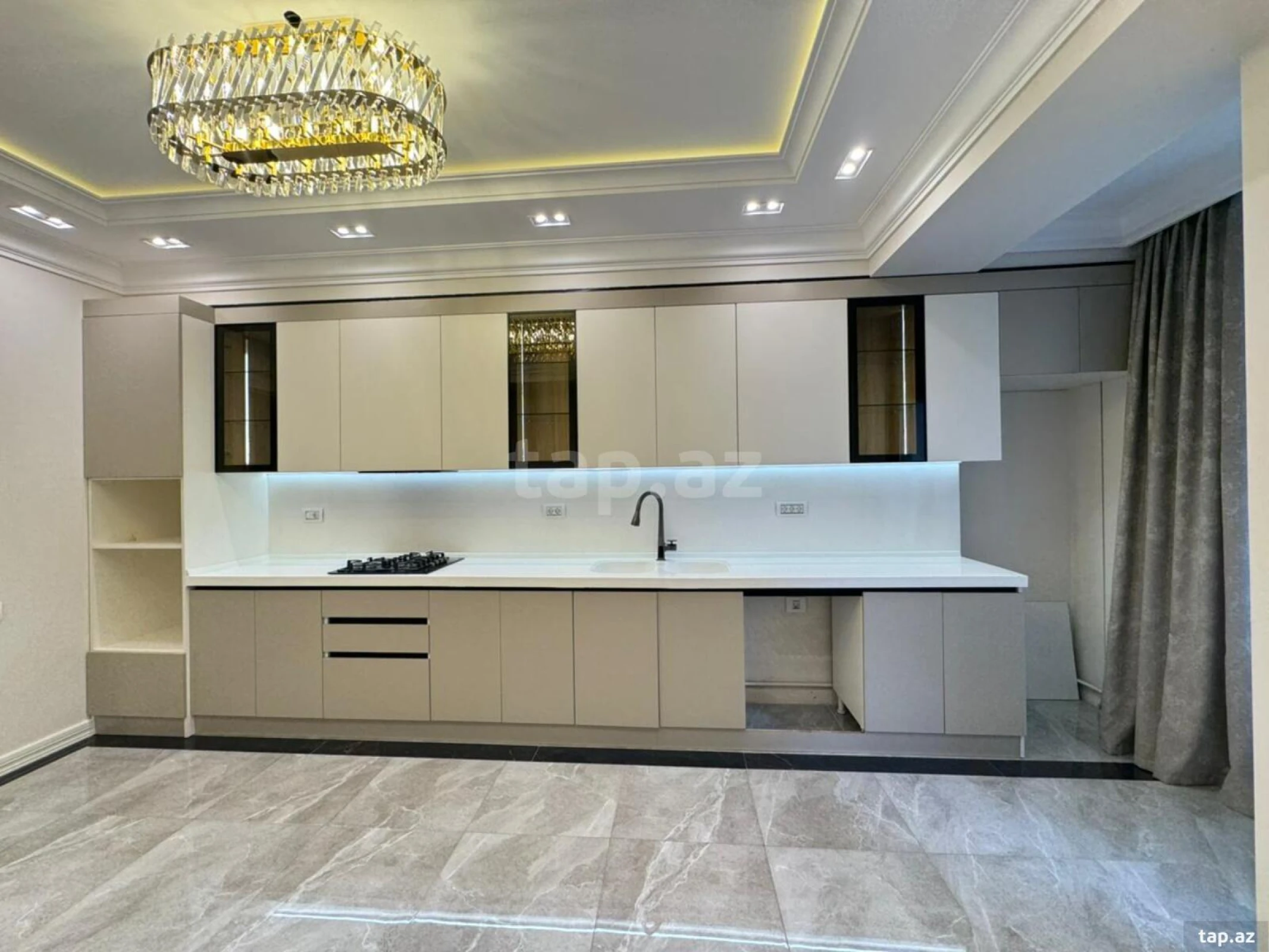 Satılır 4 otaqlı yeni tikili 180 m²