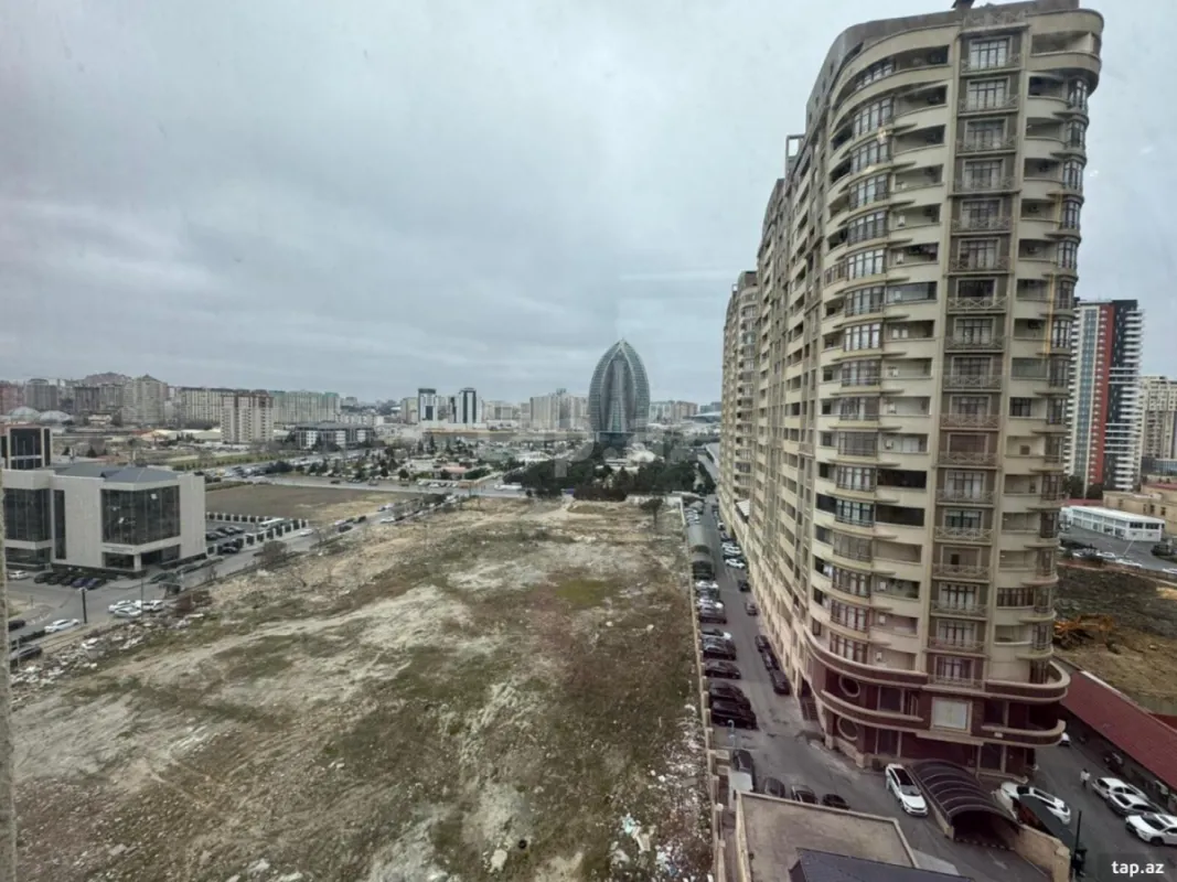 Satılır 4 otaqlı yeni tikili 180 m²