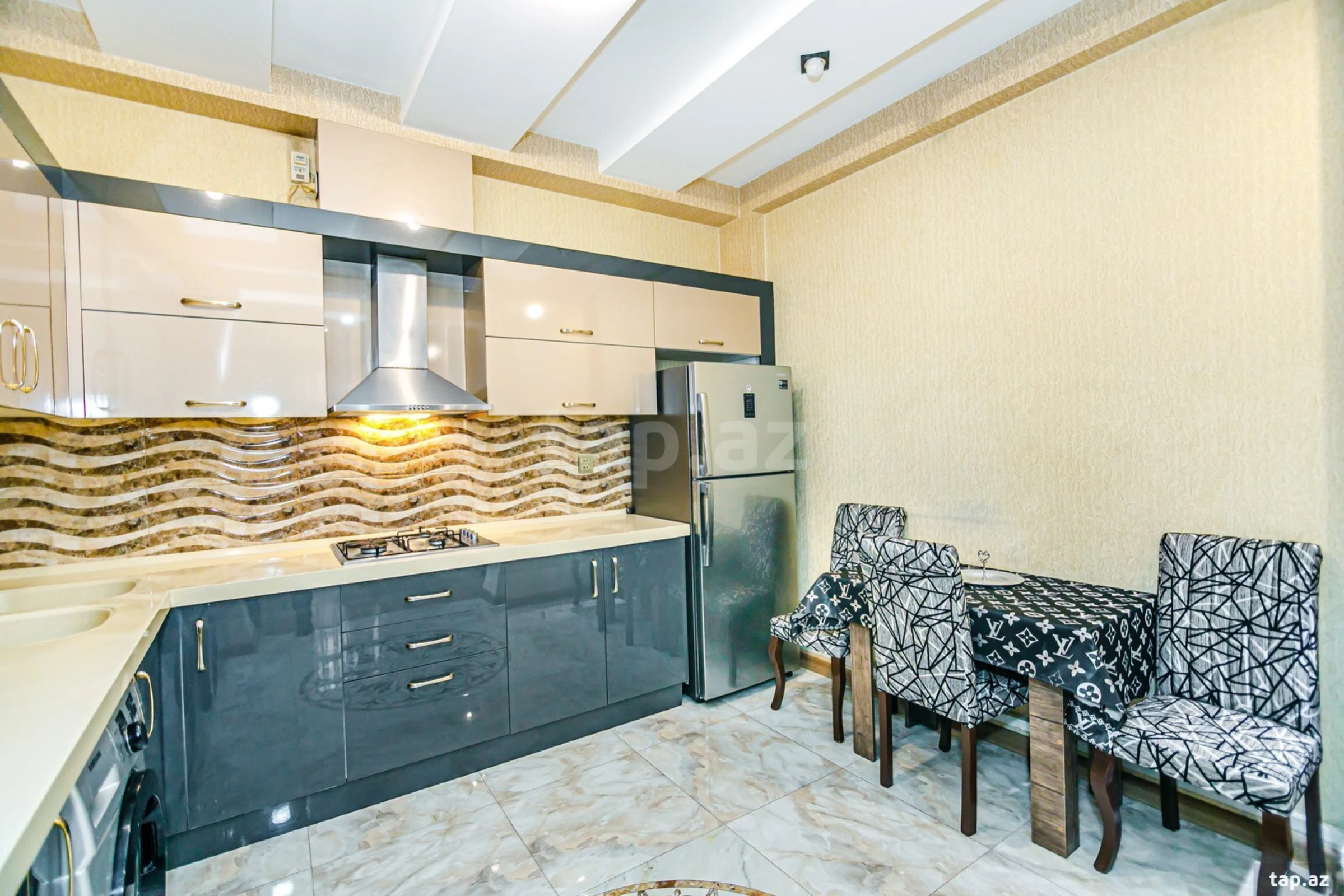 Kirayə verilir 2 otaqlı yeni tikili 80 m²