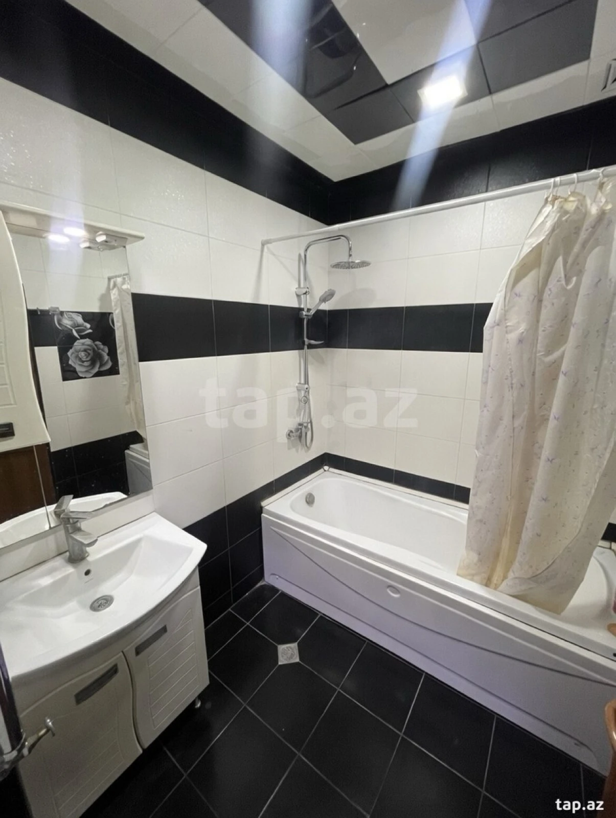 Kirayə verilir 2 otaqlı yeni tikili 100 m²