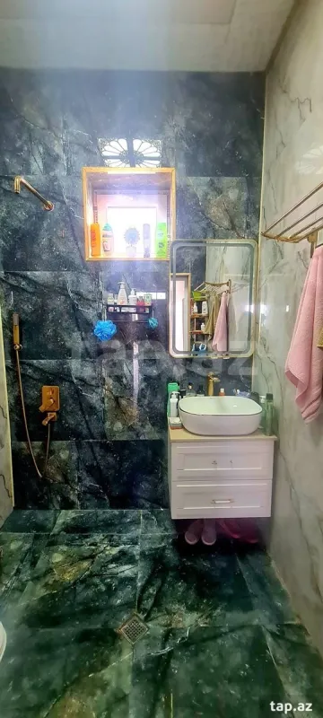 Satılır 4 otaqlı həyət evi