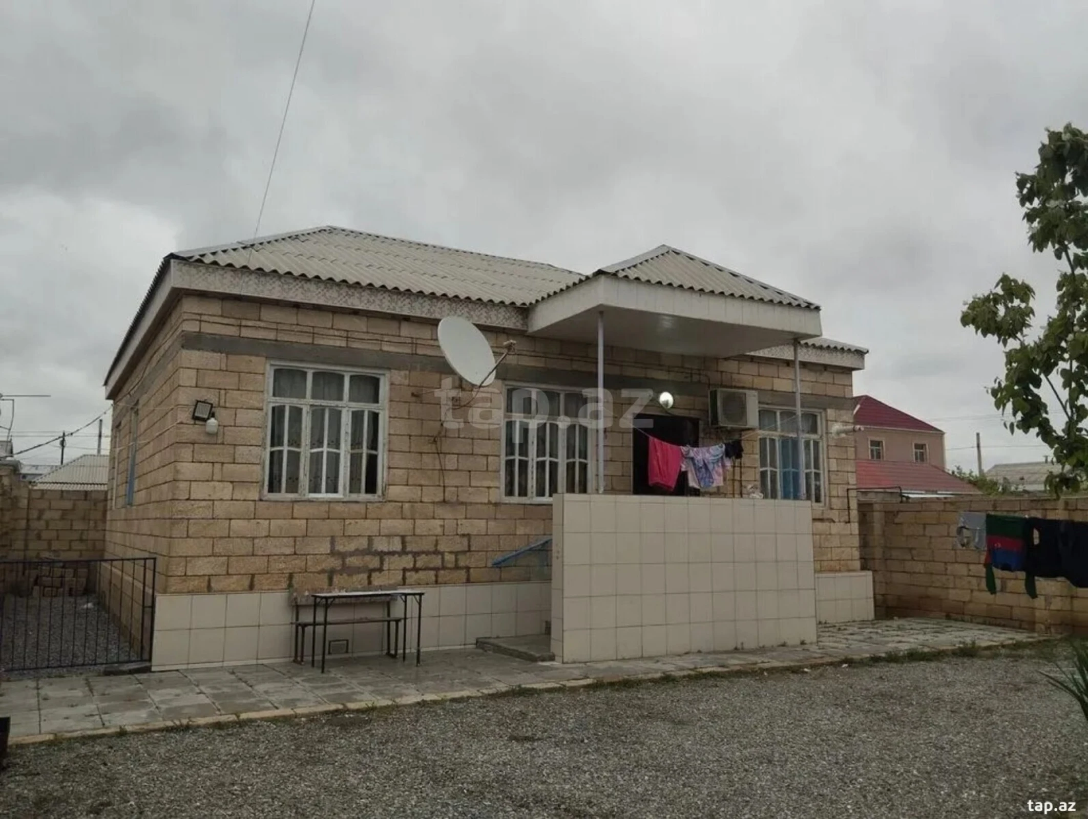 Satılır 5 otaqlı həyət evi