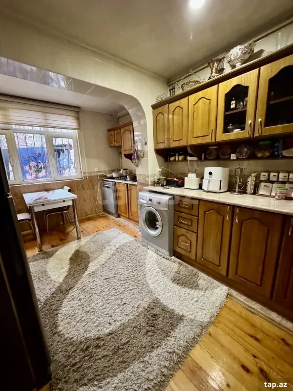 Satılır 4 otaqlı mənzil 110 m²