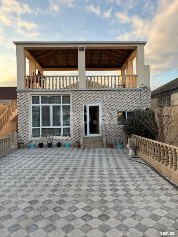 Satılır 5 otaqlı həyət evi 300 m²