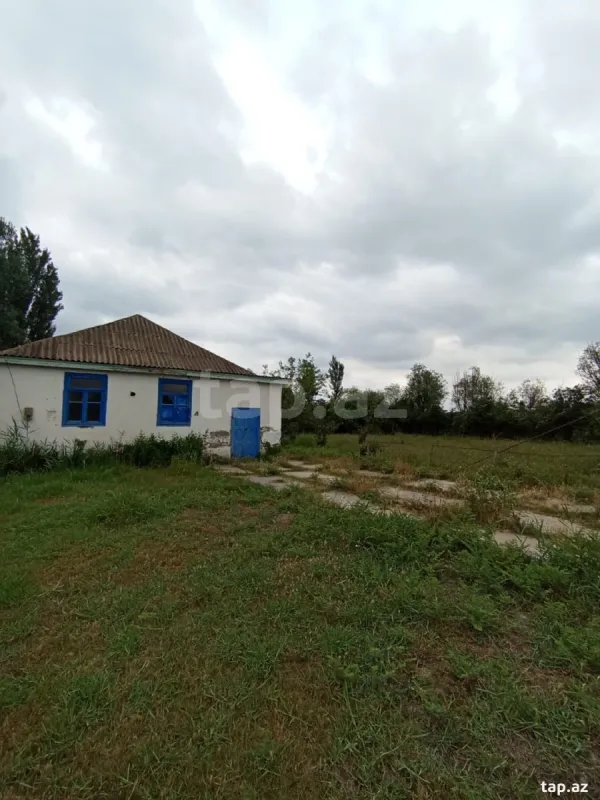 Satılır 4 otaqlı həyət evi