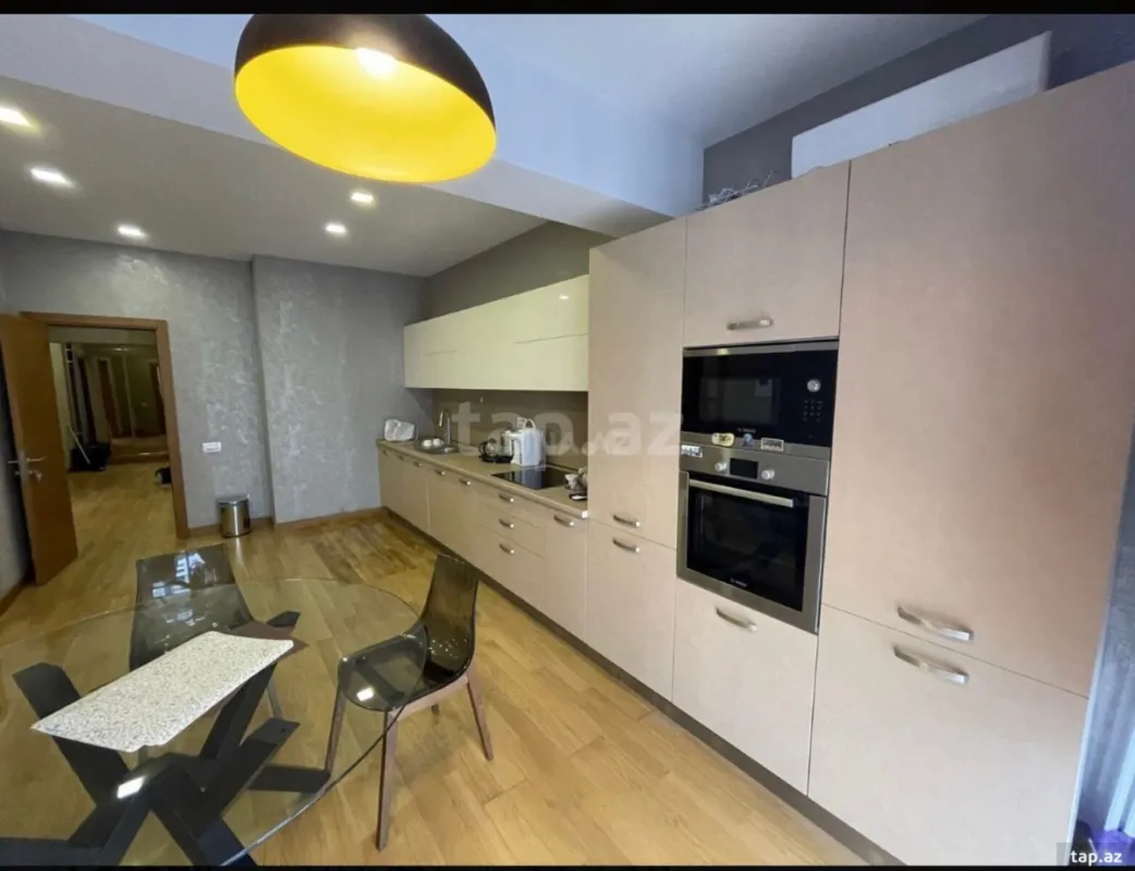 Kirayə verilir 3 otaqlı mənzil 200 m²