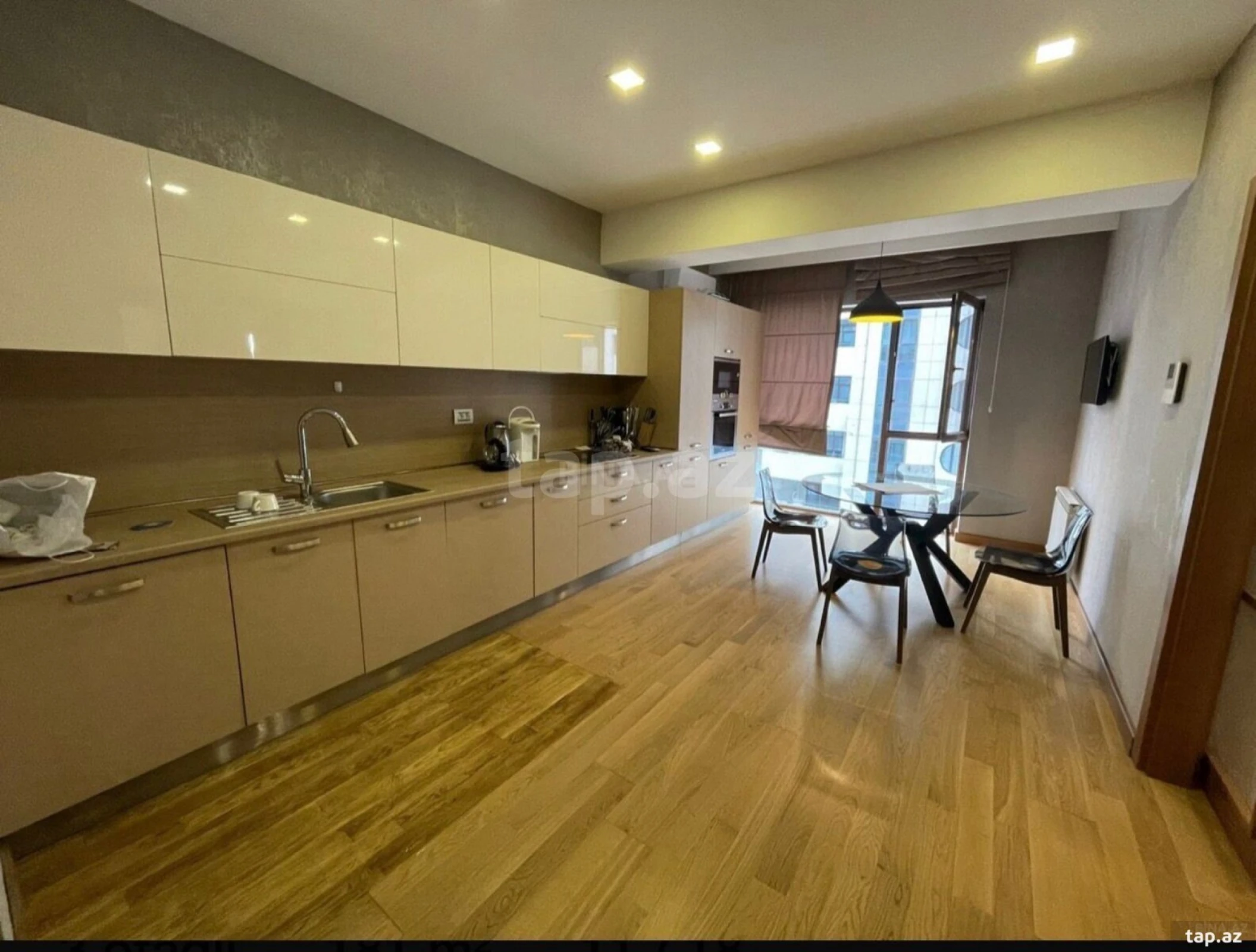 Kirayə verilir 3 otaqlı mənzil 200 m²
