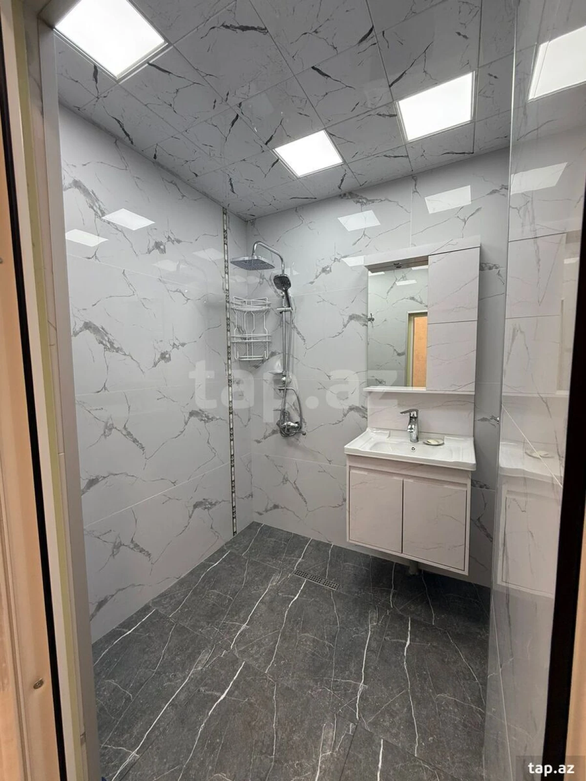 Kirayə verilir 2 otaqlı mənzil 70 m²