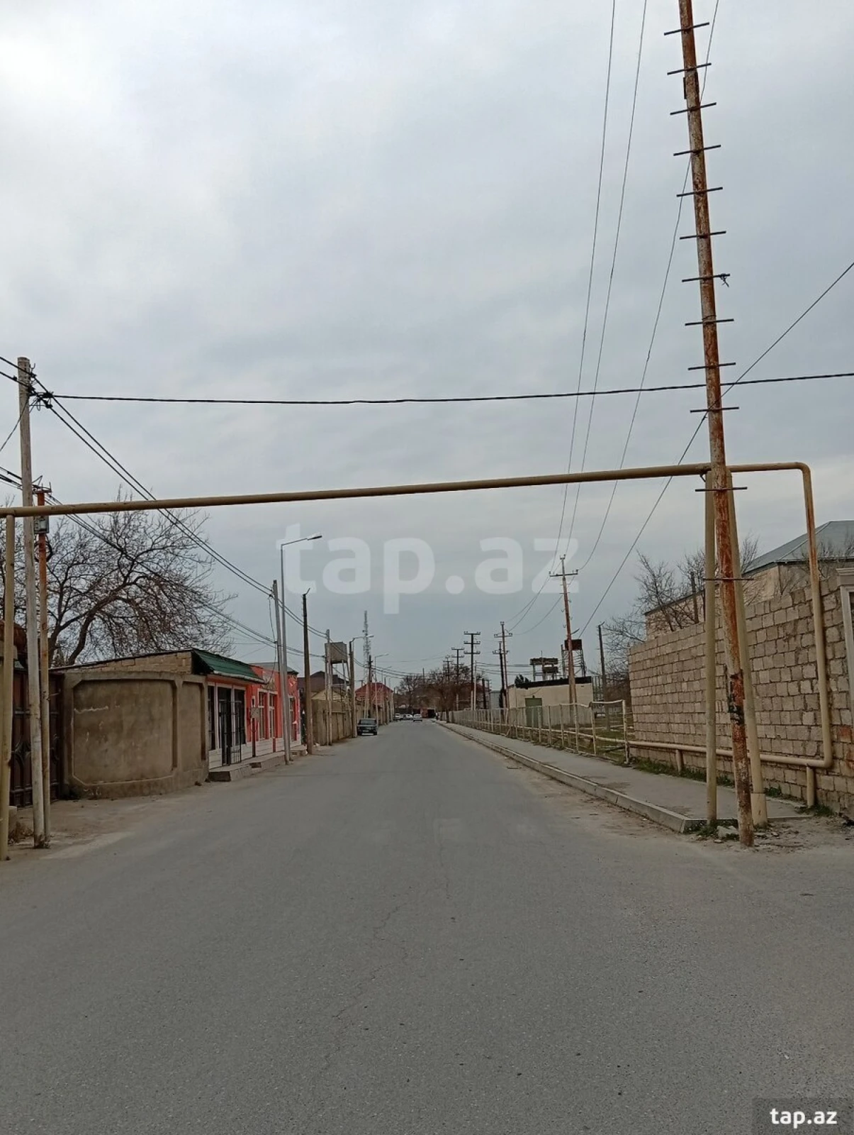 Satılır 8 otaqlı həyət evi