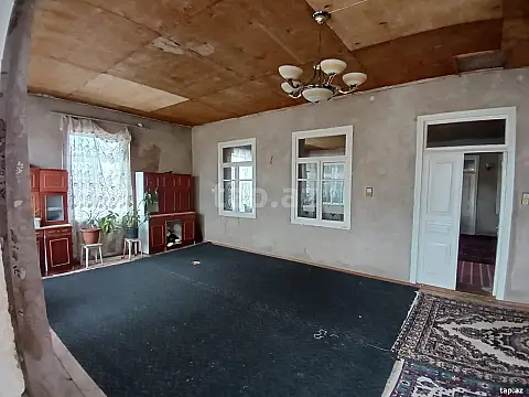 Satılır 8 otaqlı həyət evi