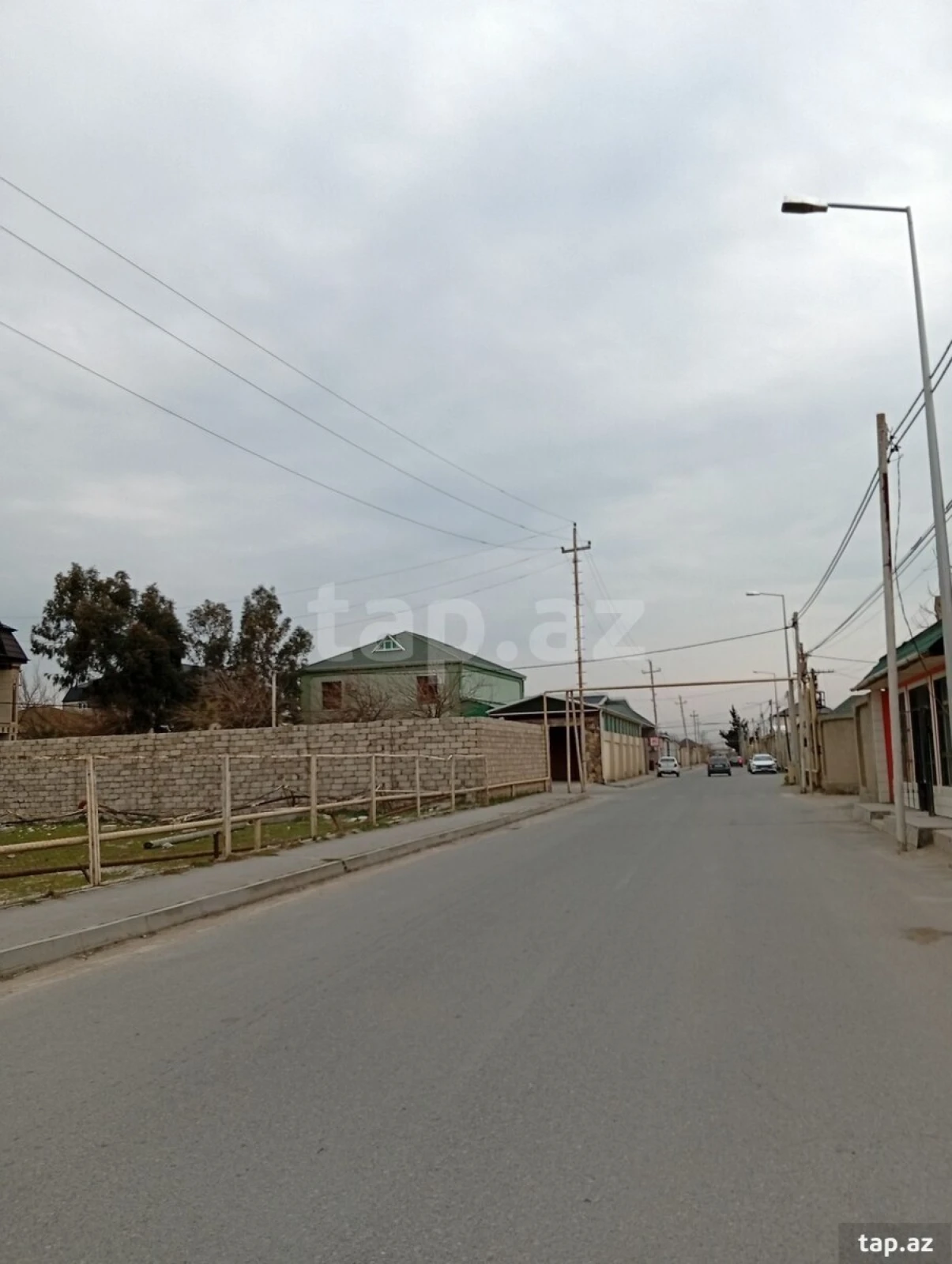 Satılır 8 otaqlı həyət evi