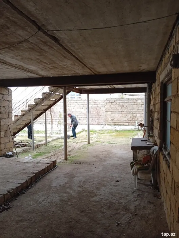 Satılır 8 otaqlı həyət evi