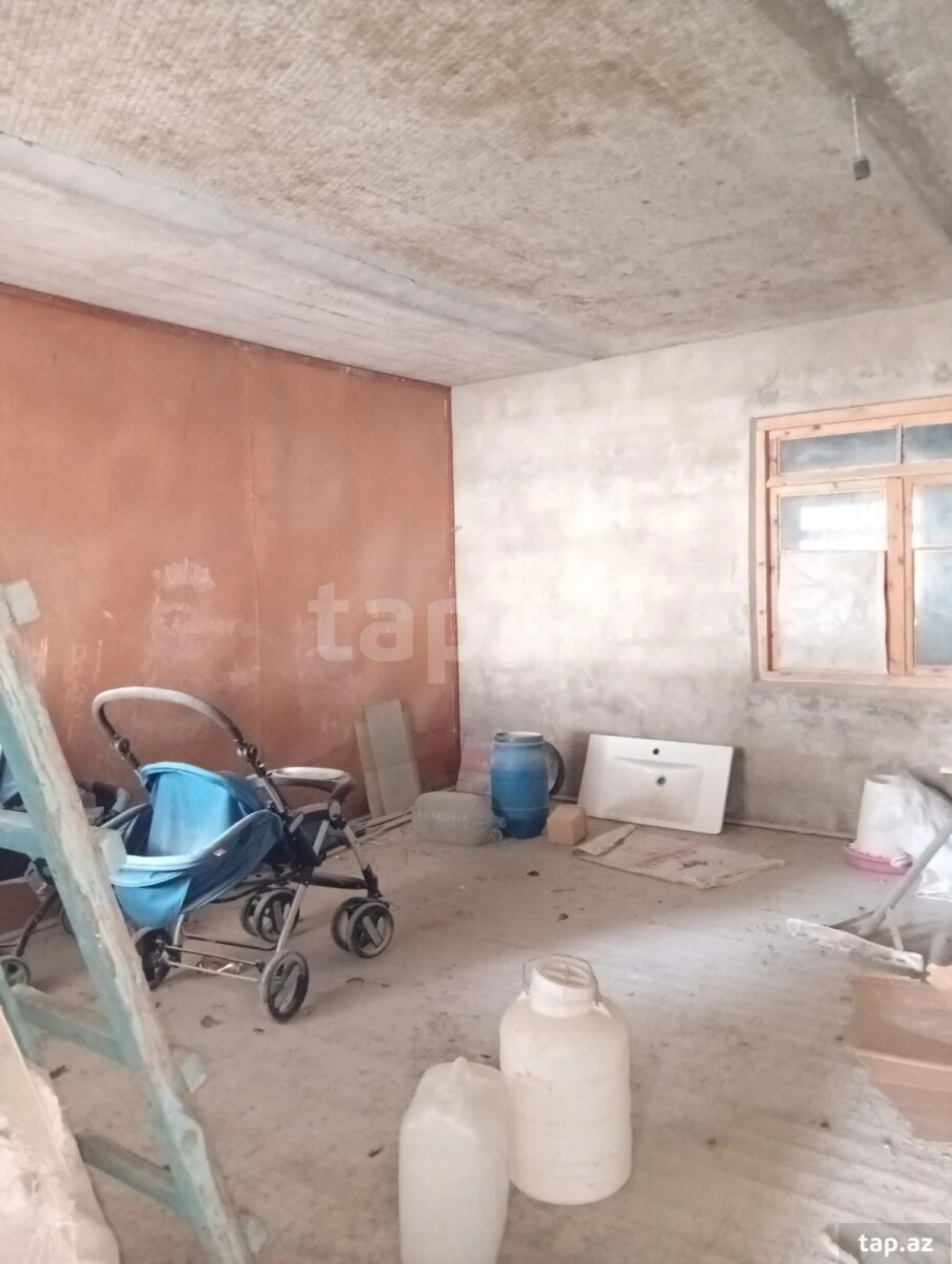 Satılır 8 otaqlı həyət evi