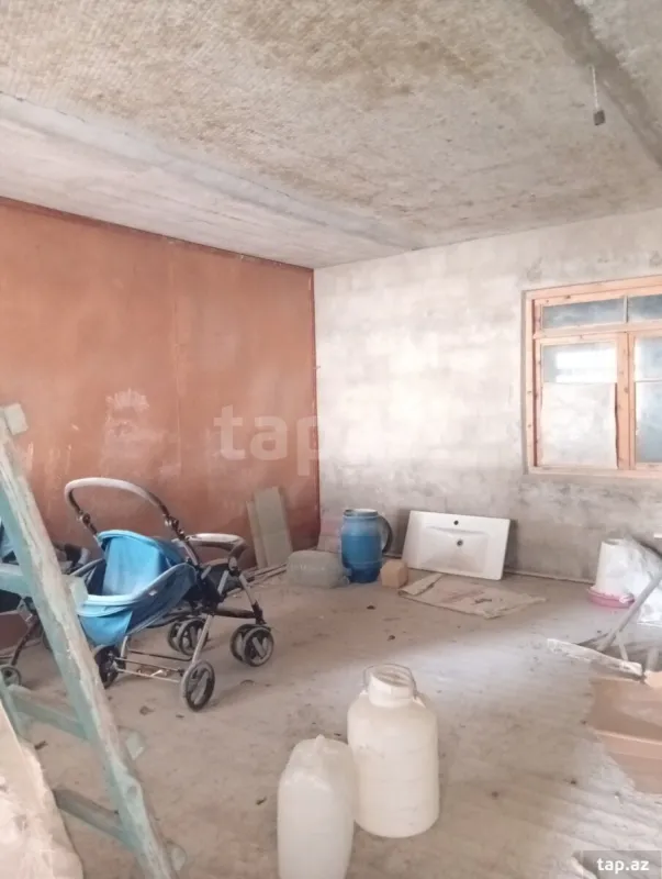 Satılır 8 otaqlı həyət evi