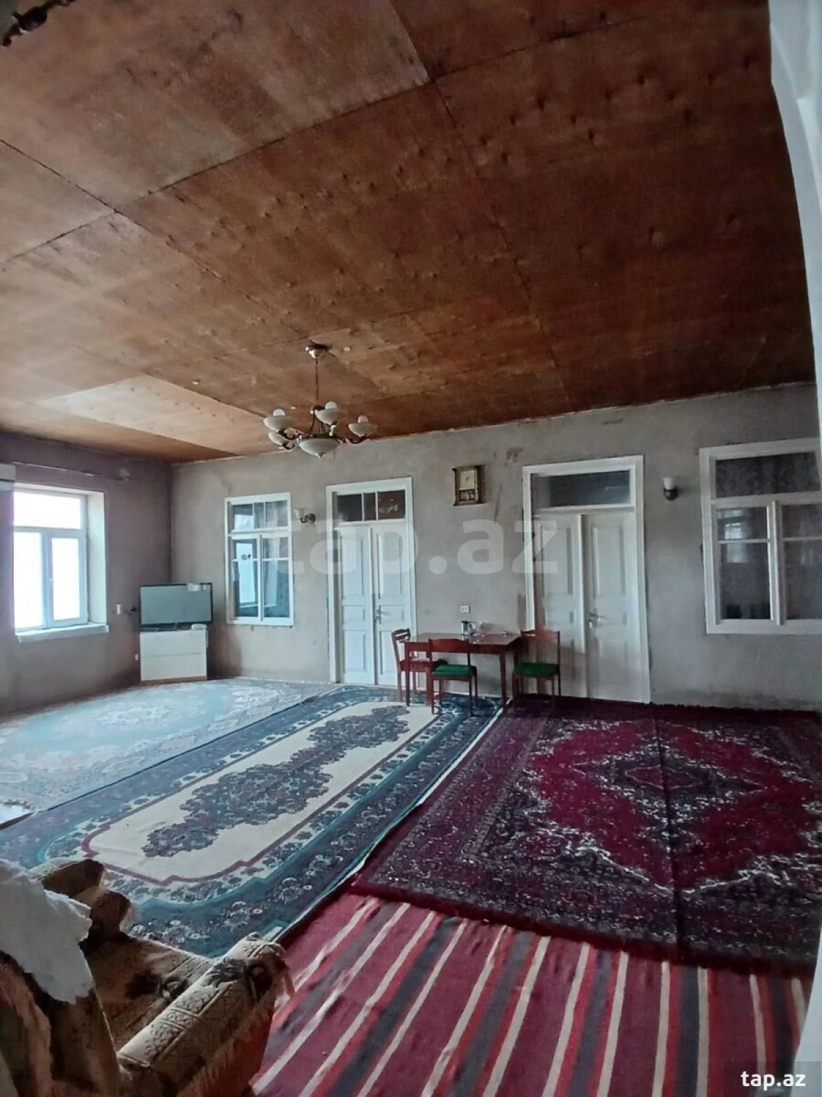 Satılır 8 otaqlı həyət evi