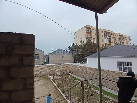 Satılır 8 otaqlı həyət evi