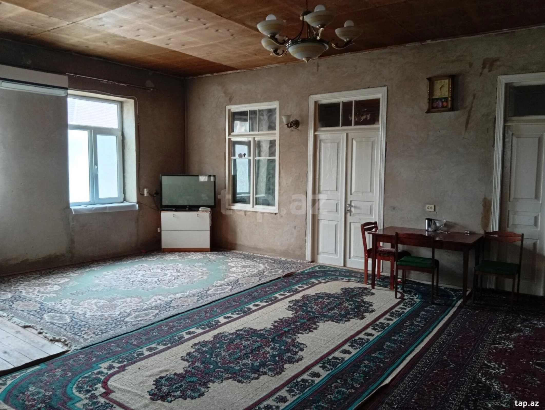 Satılır 8 otaqlı həyət evi