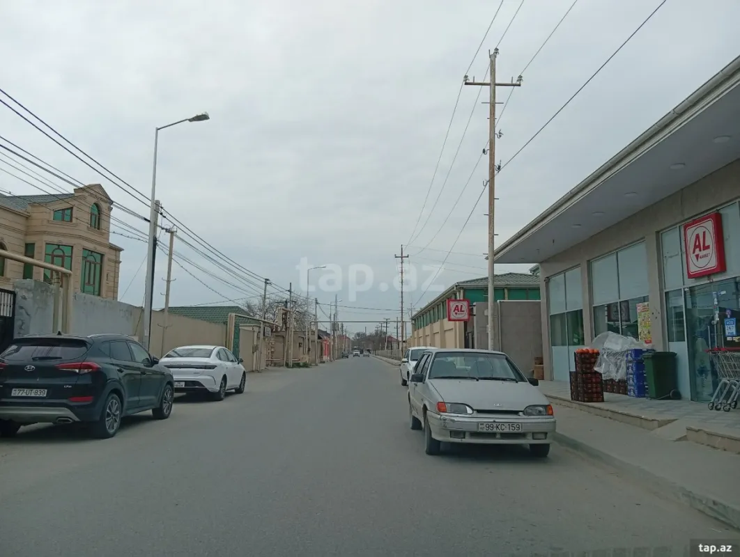 Satılır 8 otaqlı həyət evi