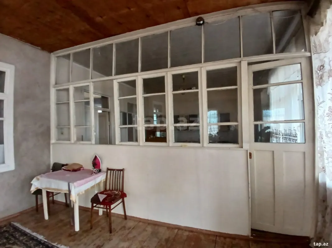 Satılır 8 otaqlı həyət evi