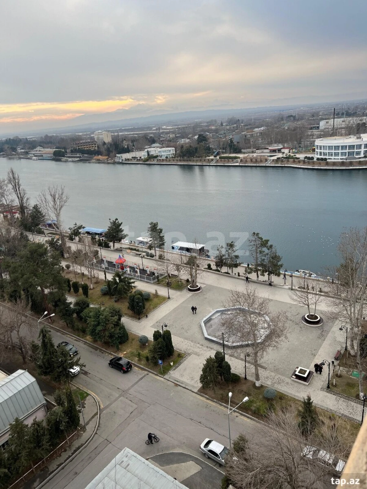Satılır 1 otaqlı yeni tikili 60 m²