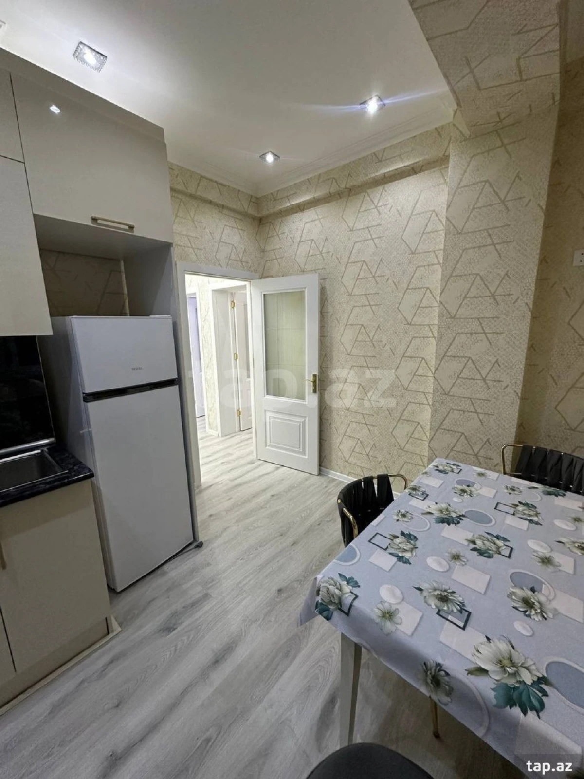 Kirayə verilir 2 otaqlı yeni tikili 75 m²