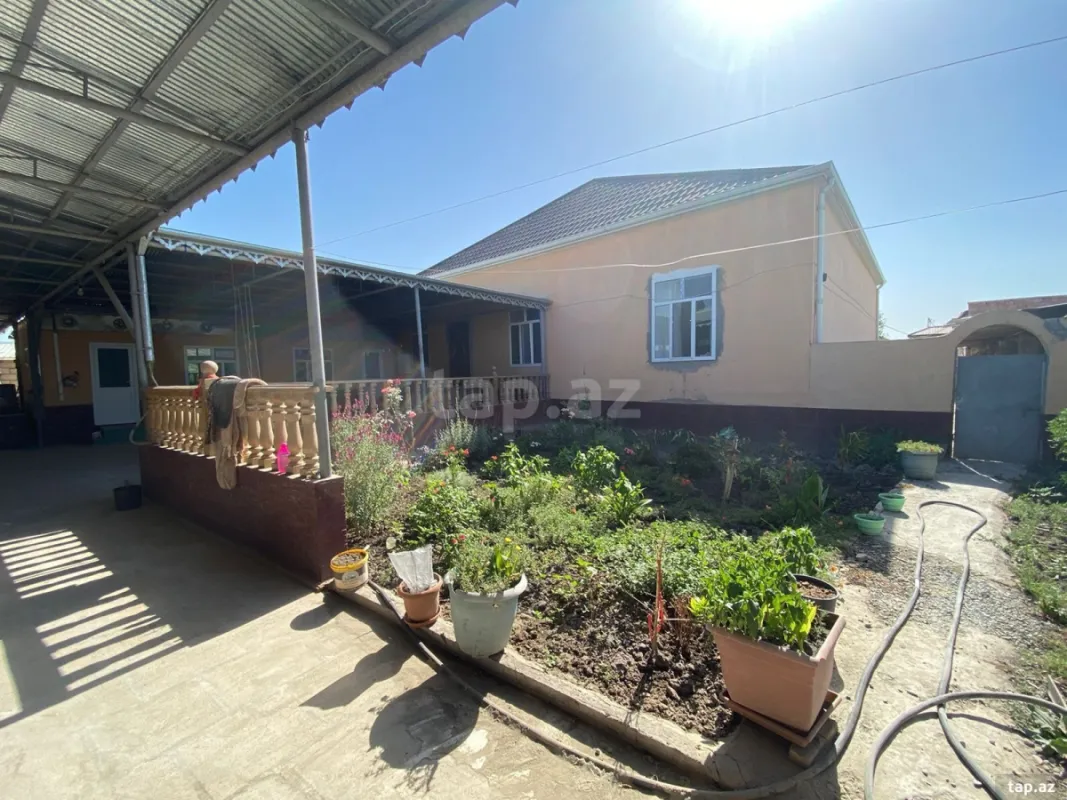 Satılır 5 otaqlı həyət evi