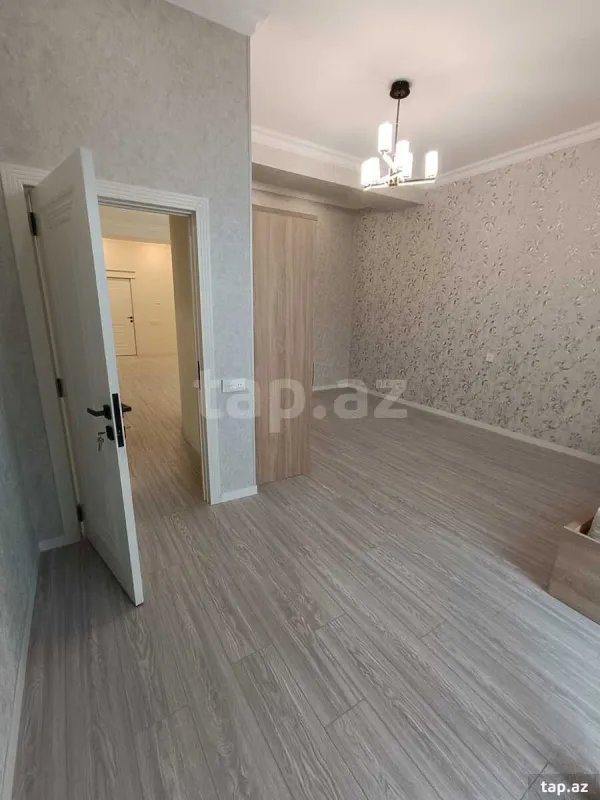 Kirayə verilir 4 otaqlı yeni tikili 130 m²