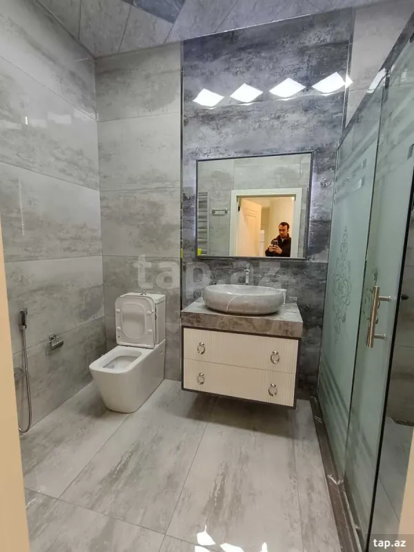 Kirayə verilir 4 otaqlı yeni tikili 130 m²