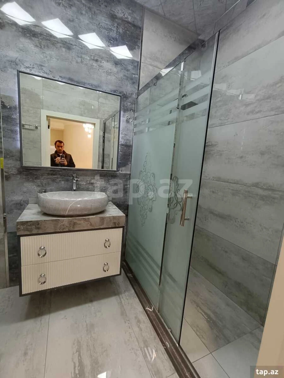 Kirayə verilir 4 otaqlı yeni tikili 130 m²