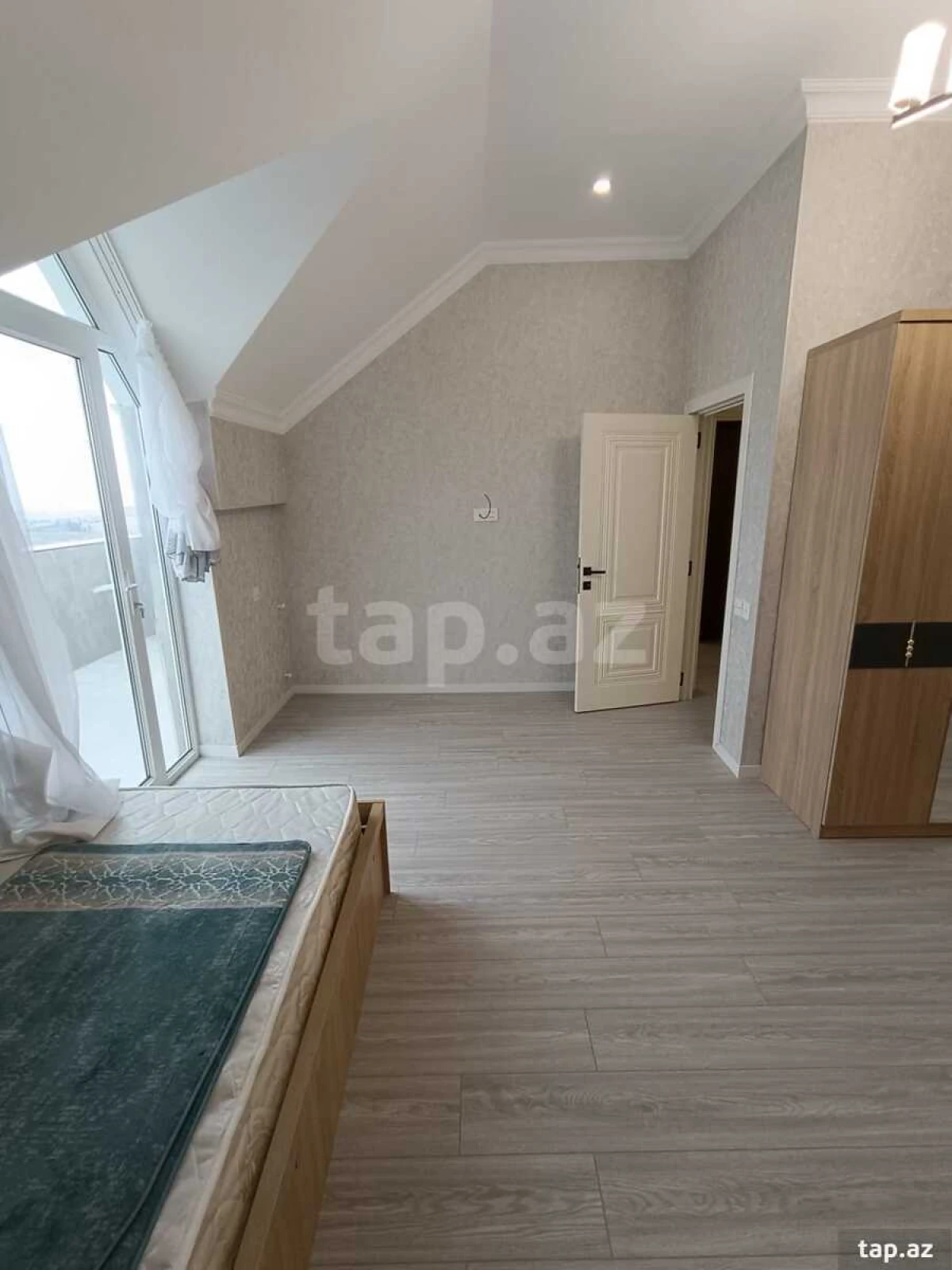 Kirayə verilir 4 otaqlı yeni tikili 130 m²