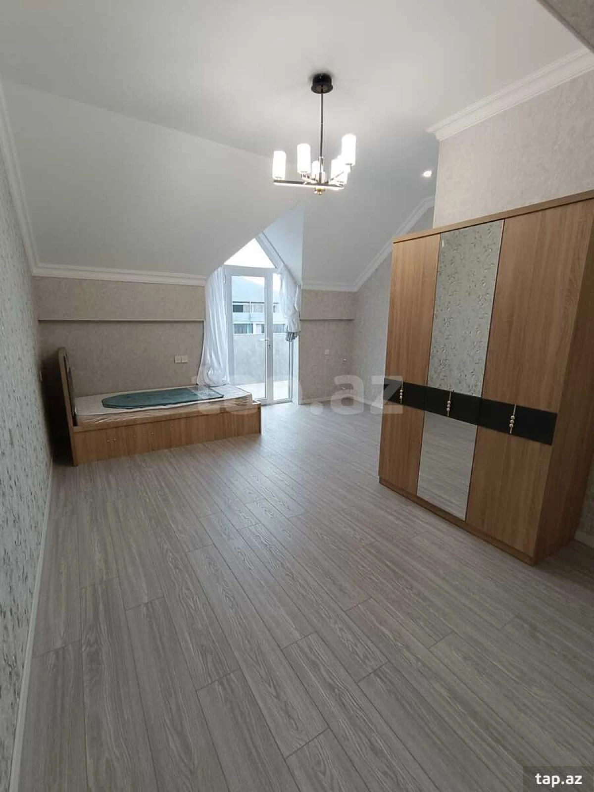 Kirayə verilir 4 otaqlı yeni tikili 130 m²