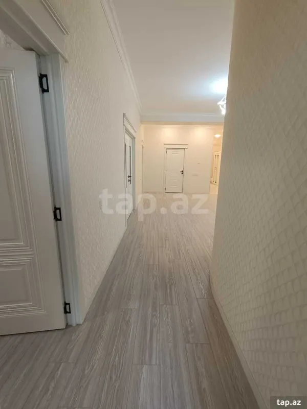 Kirayə verilir 4 otaqlı yeni tikili 130 m²