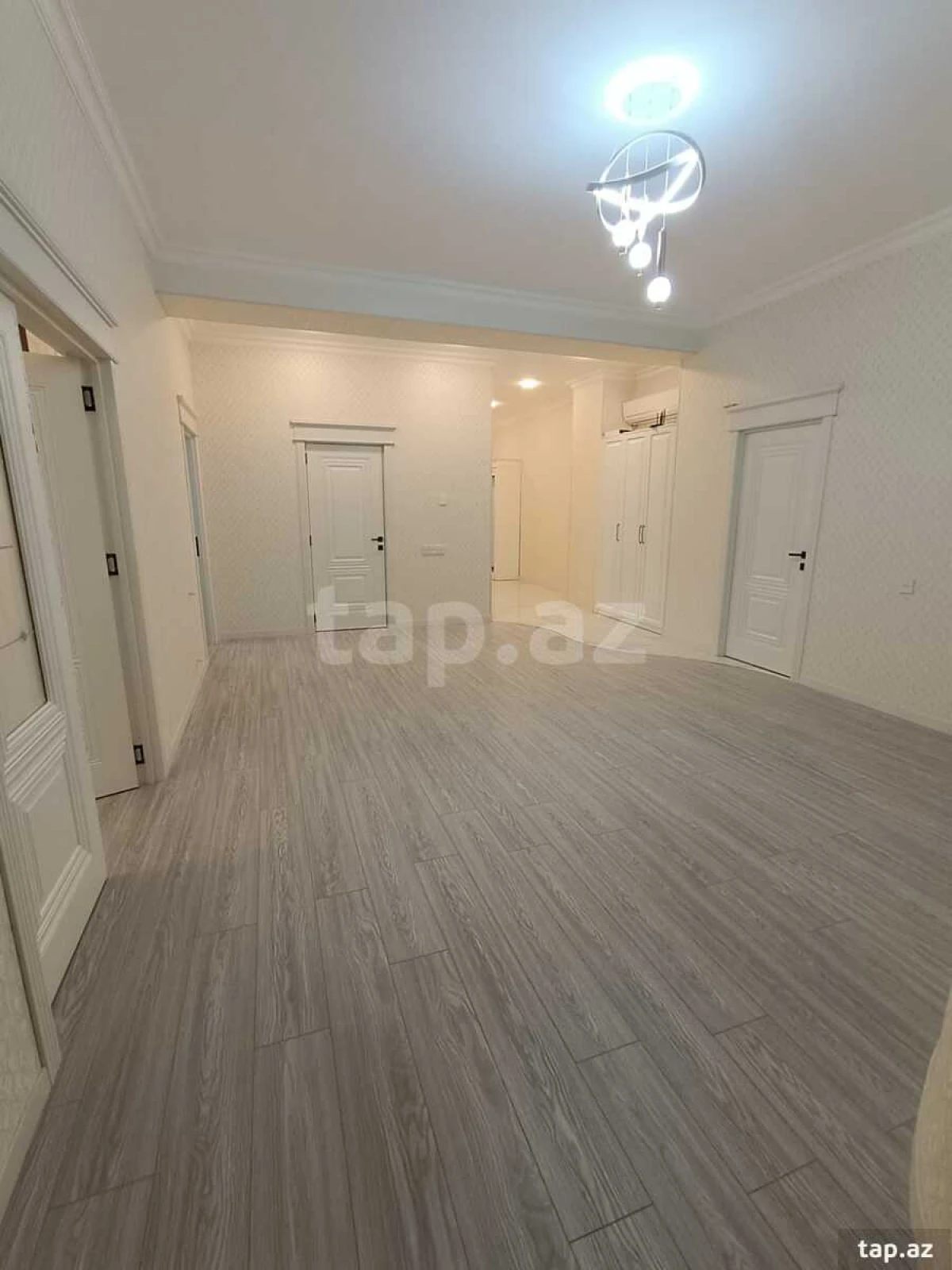Kirayə verilir 4 otaqlı yeni tikili 130 m²