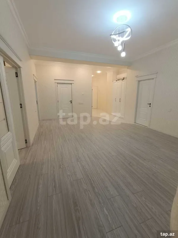 Kirayə verilir 4 otaqlı yeni tikili 130 m²