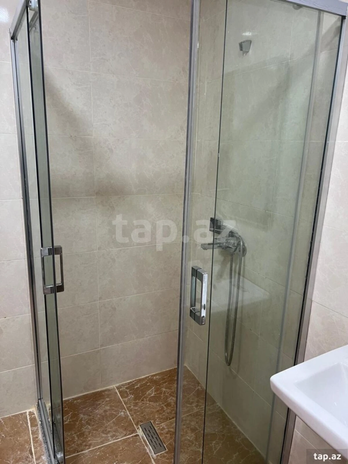 Kirayə verilir 2 otaqlı yeni tikili 70 m²