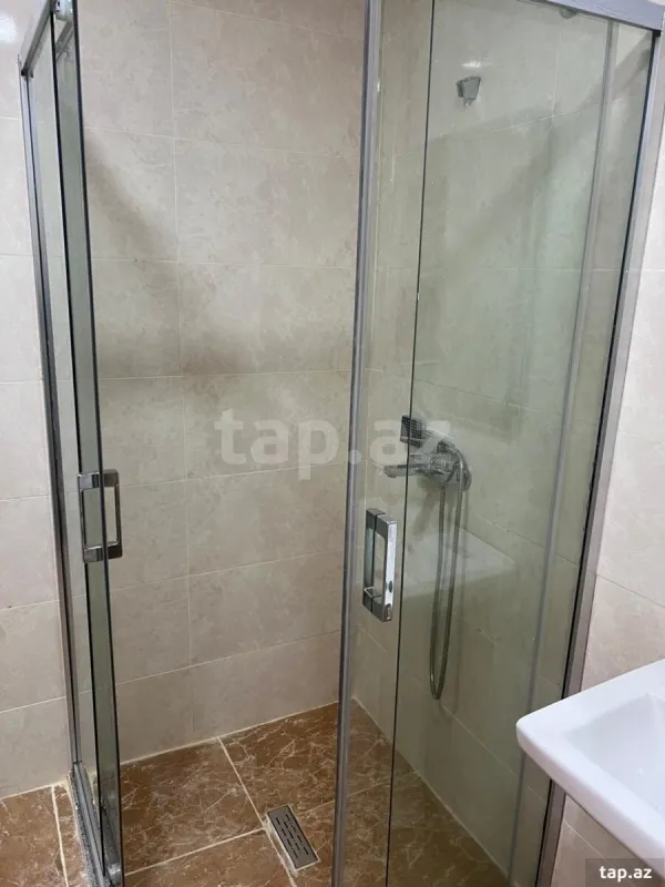 Kirayə verilir 2 otaqlı yeni tikili 70 m²